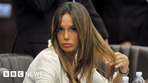 https___www_bbc_com_news_articles_cd9pdk