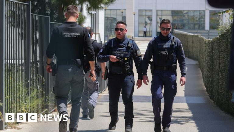 https___www_bbc_com_news_articles_cyv2pm