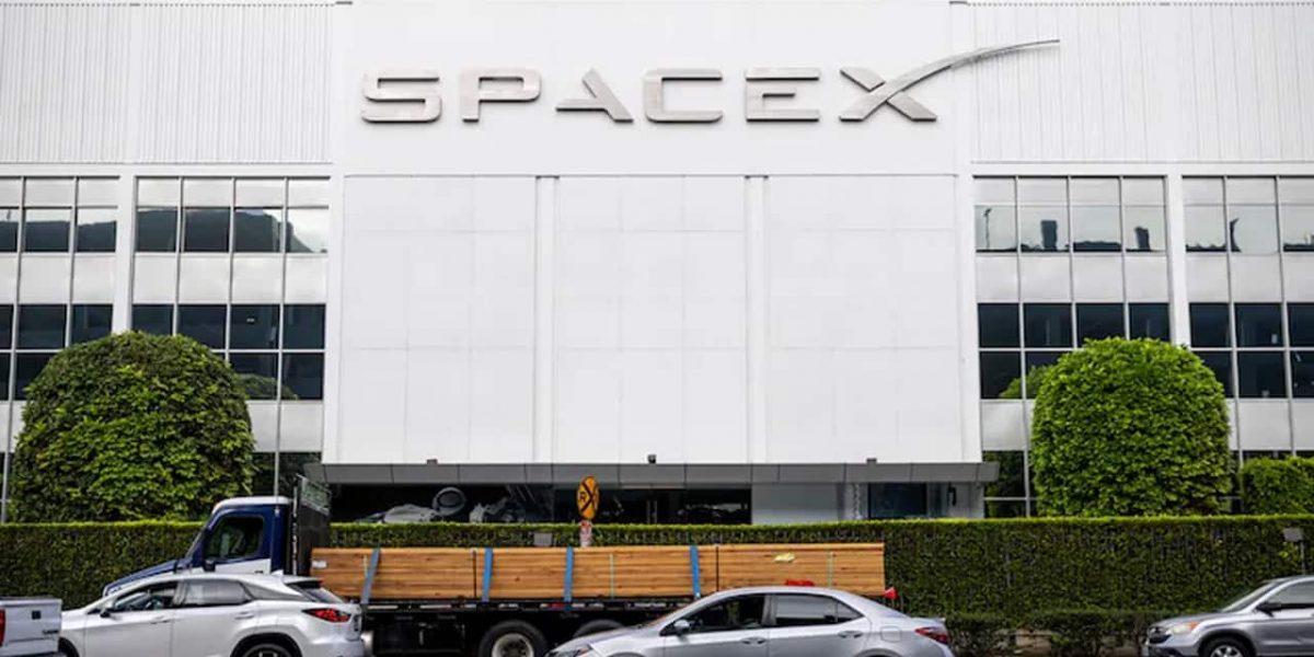 SpaceX Shares Plunge 16% Amid $600 Billion Market Value Selloff