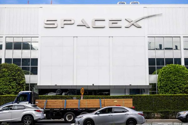 SpaceX Shares Plunge 16% Amid $600 Billion Market Value Selloff