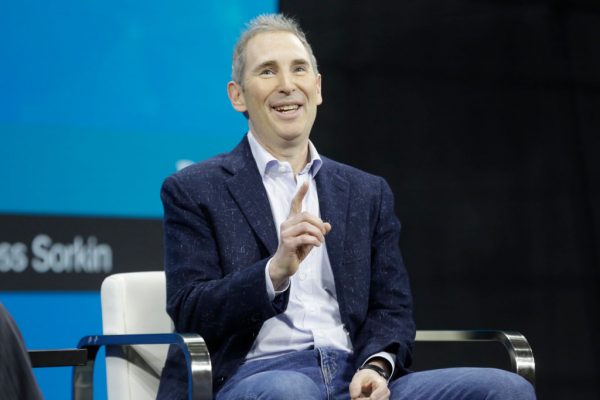 AI Frenzy Spreads Across Cloud Hosts as Investors Muddle Spending Data