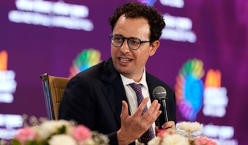 AI Pacing: Anthropic CEO Proposes Slowing Down Artificial Intelligence Development